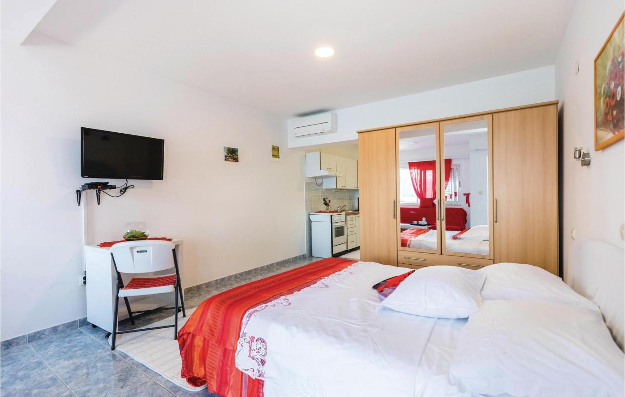 Awesome Apartment In Duba With Wifi Exterior photo